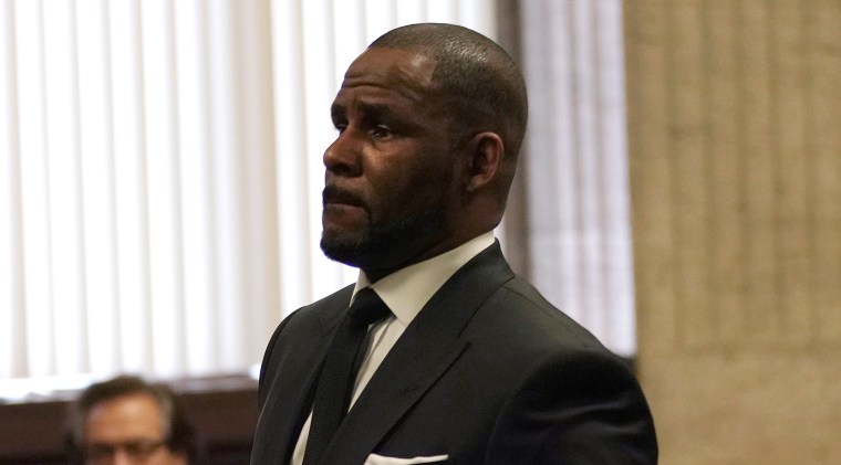 Prosecutors accuse R. Kelly of trying to blackmail alleged victims