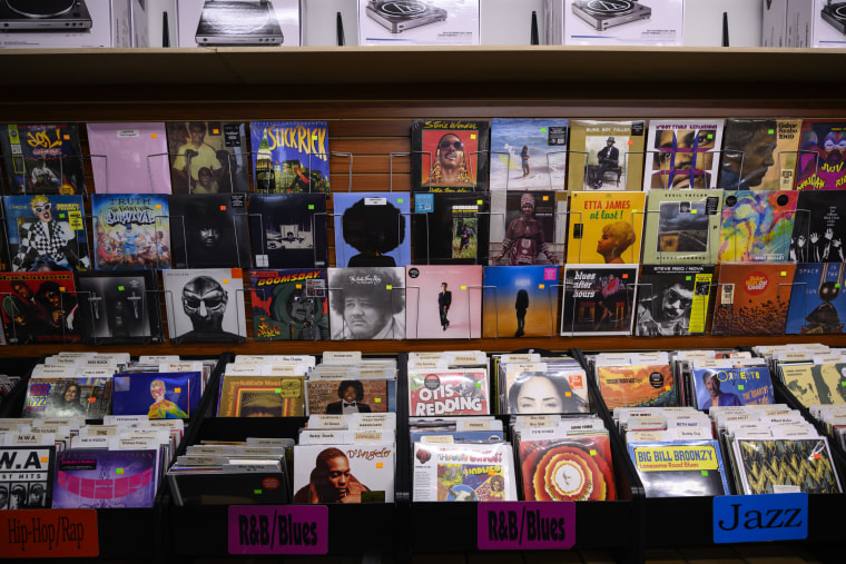 Christmas week vinyl sales top 2 million | The FADER