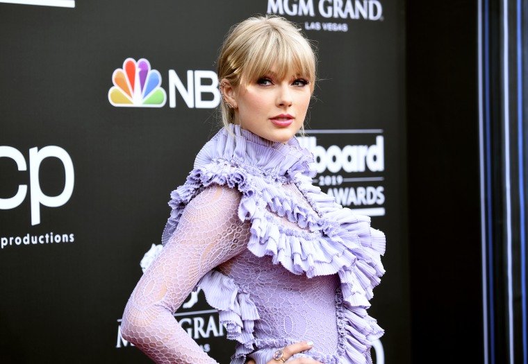 Taylor Swift says she will begin re-recording her first 5 albums in 2020