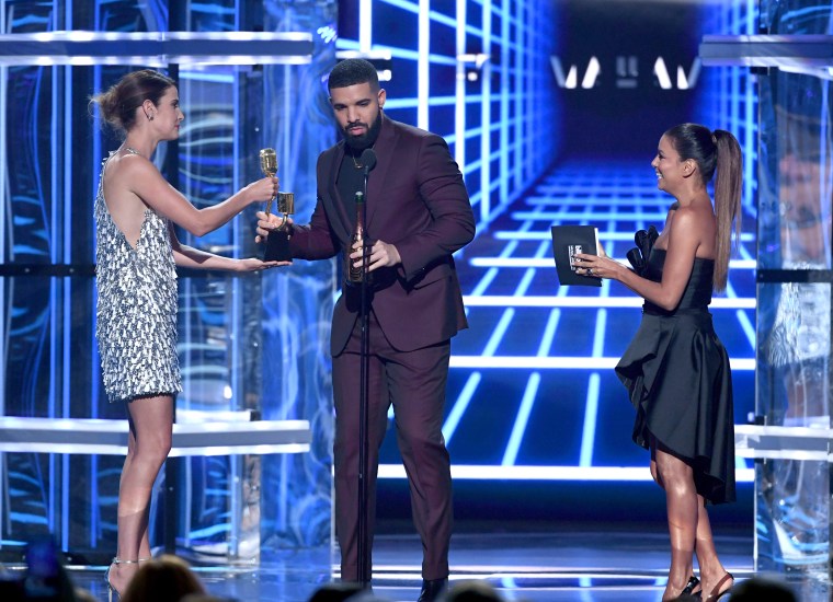 Drake shouted out Arya Stark in his <I>Billboard</i> Awards speech