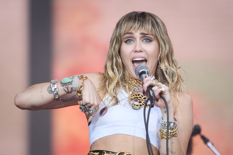 Miley Cyrus reaches settlement in $300 million lawsuit over “We Can’t Stop”