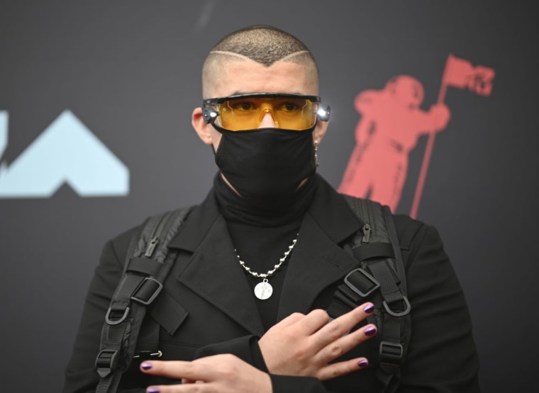 Bad Bunny pays tribute to Kobe Bryant on “6 Rings”