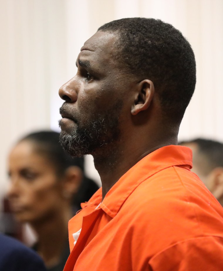 R. Kelly removed from suicide watch