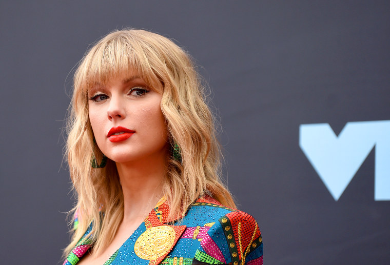 Appeals court revives Taylor Swift’s “Shake It Off” lawsuit