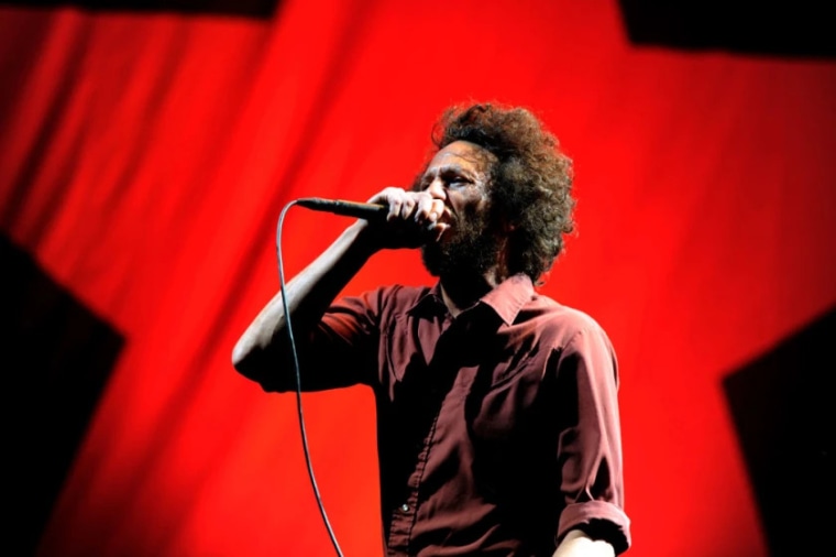Zack de la Rocha injured his leg during Rage Against the Machine's con