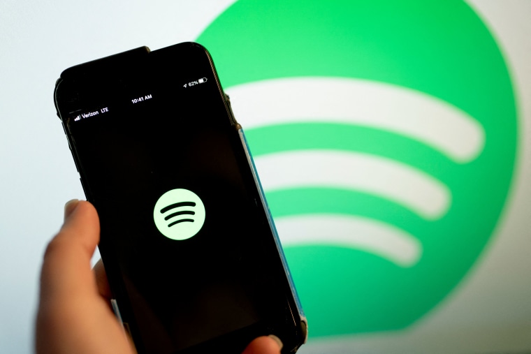 Spotify is bringing back political ads 