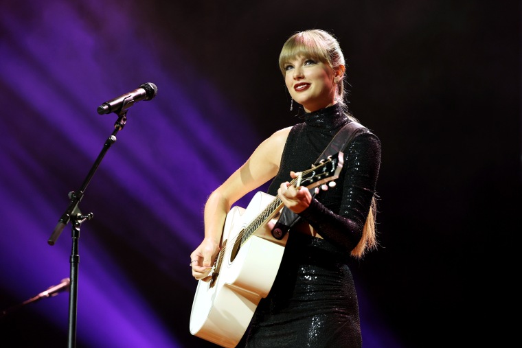 Taylor Swift wins Artist of the Year at the 2023 MTV VMAs