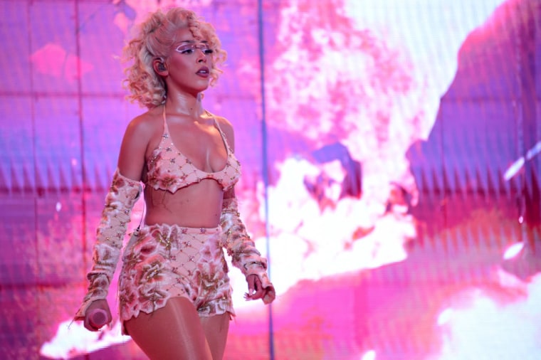 Doja Cat fan arrested after making bomb threat to jump waiting in line for show