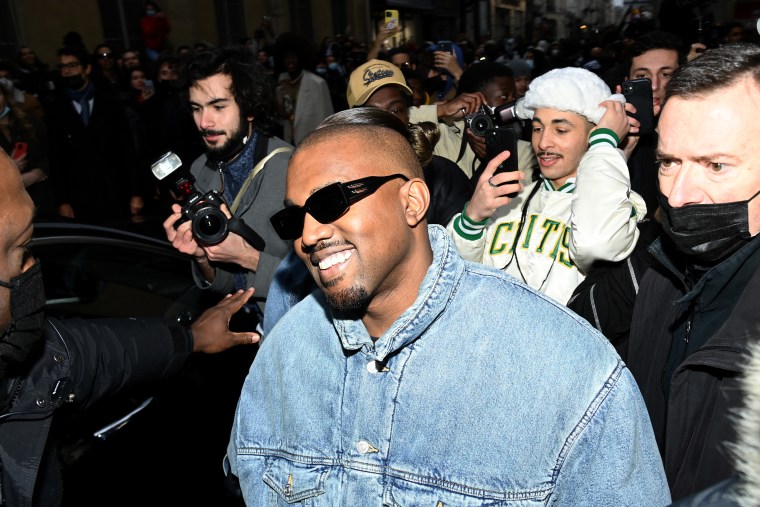 Kanye West announces <i>Donda 2</i> with executive producer Future, shares release date