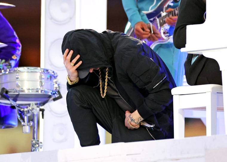 Super Bowl: Eminem takes a knee, 50 Cent hangs upside down - Red