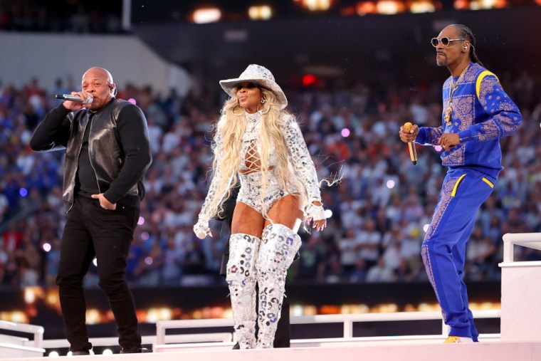 Watch Dr. Dre, Snoop Dogg, Kendrick Lamar, Eminem, and Mary J. Blige's Super  Bowl halftime show