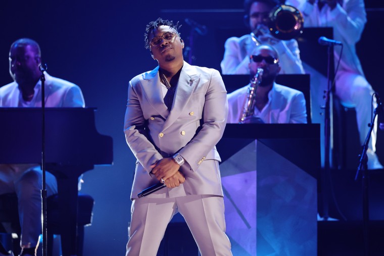 Watch Nas perform a medley at the 2022 Grammys