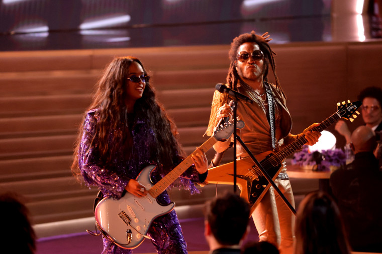 Watch H.E.R. perform “Damage” and more at the 2022 Grammys