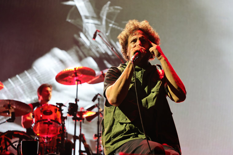 Zack de la Rocha injured his leg during Rage Against the Machine's con