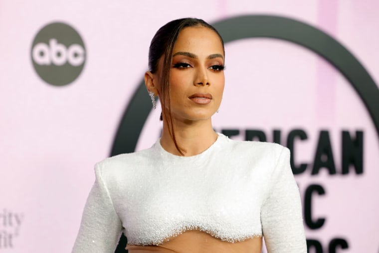 Anitta departs Warner Music Group a month after claiming she would “auction her organs” to leave the label.