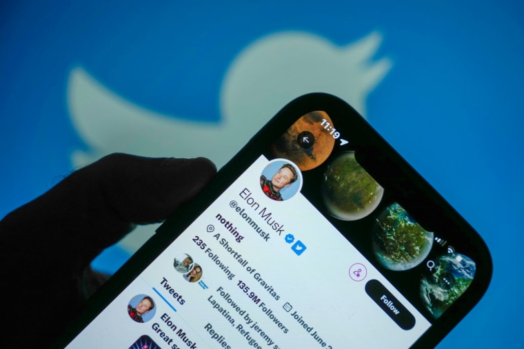Twitter bug allows formerly verified users to bring back blue check free of charge