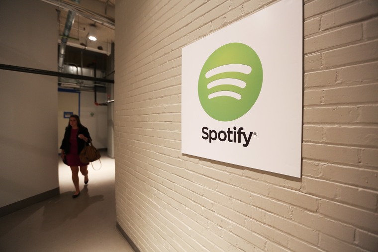 Report: Spotify Could Pay Smaller Royalties To Labels, Make Big Albums Paid Exclusives