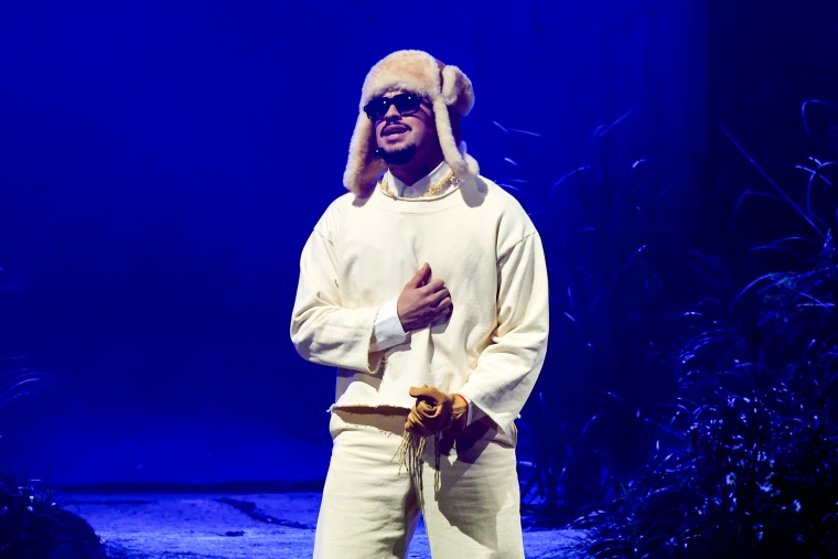 Bad Bunny releases new song “ALAMBRE PúA” after performing it at his Puerto Rico residency
