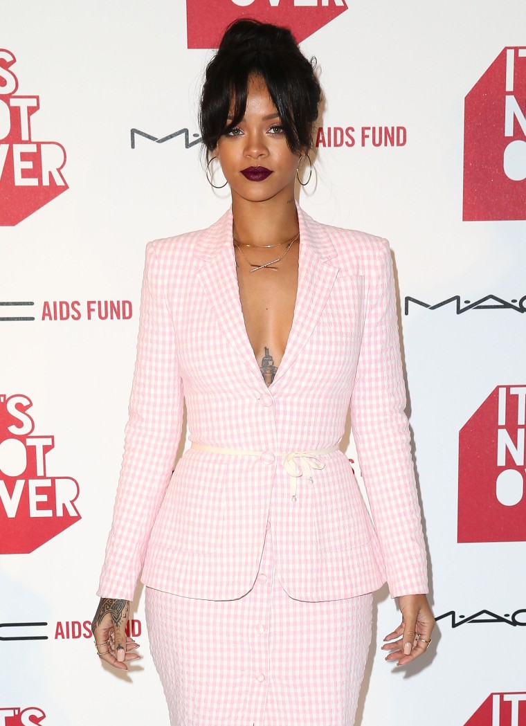 14 Times Rihanna Didn’t Need A Bra To Look Fly