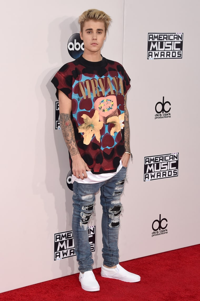 All The Looks You Need To See From The AMAs