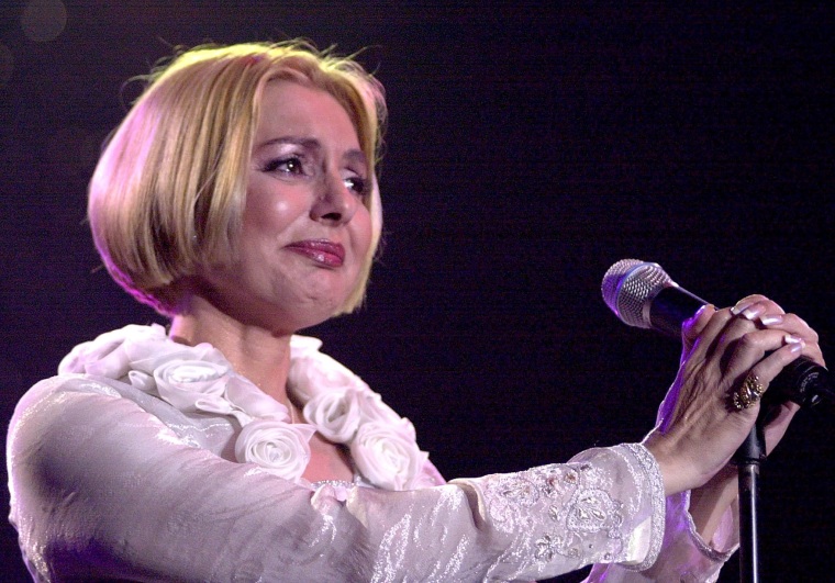 Iranian Icon Googoosh Reportedly Stuck In London Due To Trump’s Muslim Ban
