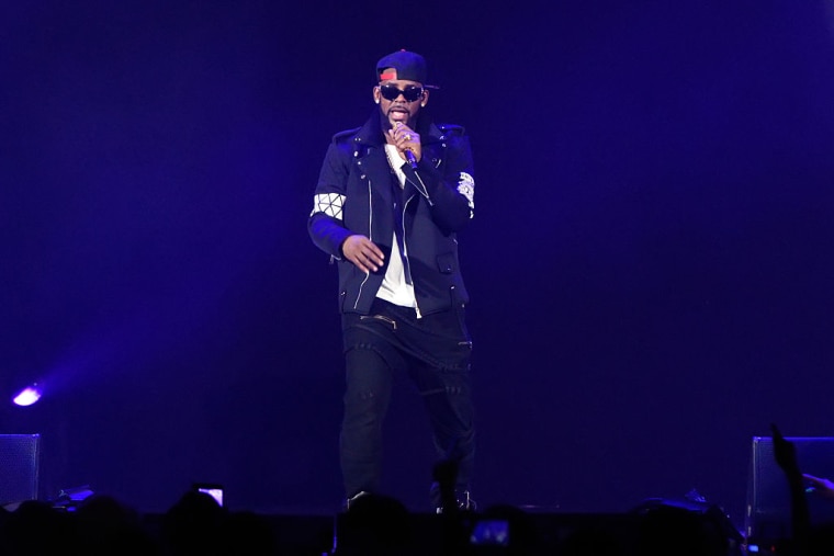 Report: Parents Allege R. Kelly Is Holding Their Daughters In A “Cult”