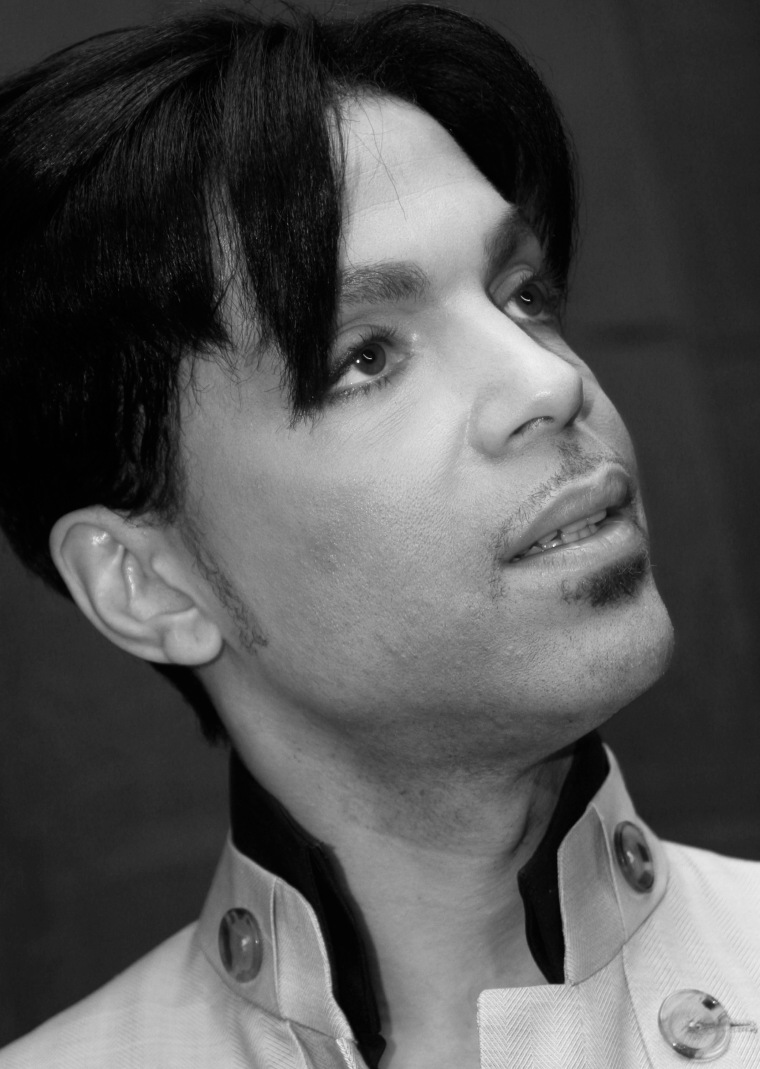 Sheriff: “No Signs Of Trauma” On Prince’s Body