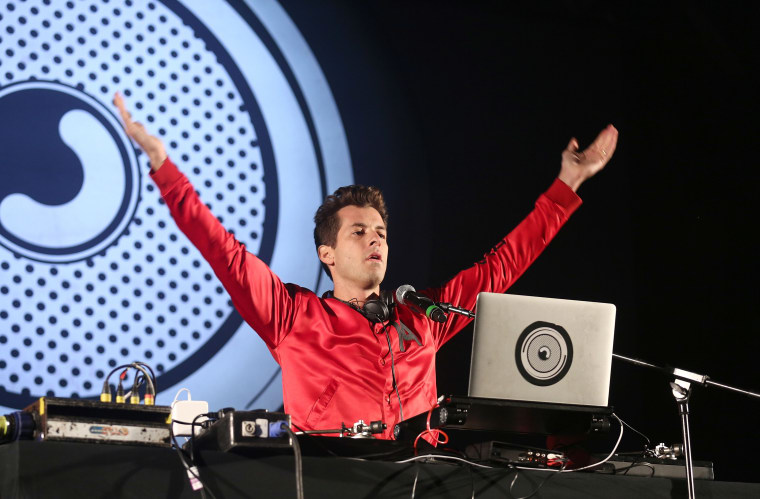 Mark Ronson settles “Uptown Funk” copyright infringement lawsuit with Zapp