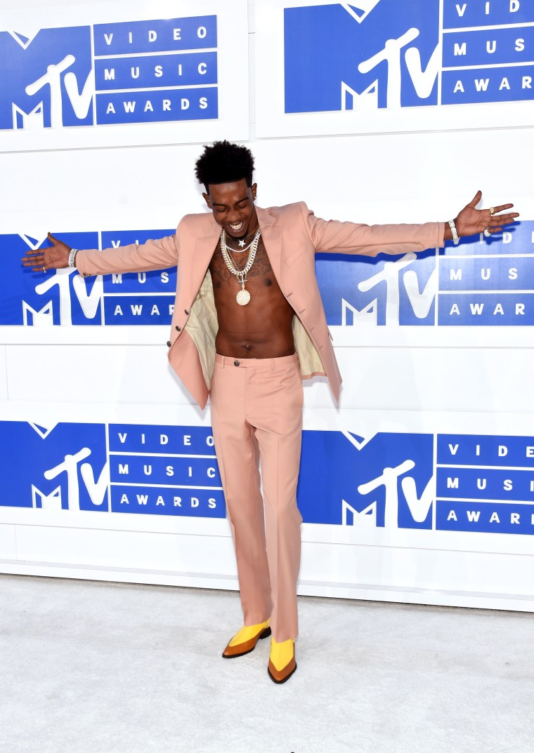 Here Are All The Looks You Need To See From The 2016 VMAs Red Carpet