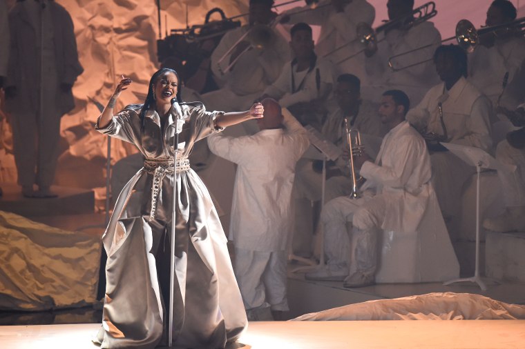 Here's Why Rihanna Had The Best Night Ever At The 2016 VMAs