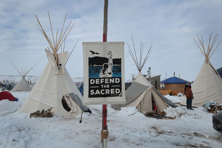 Trump Signs Executive Orders To Advance Keystone And Dakota Pipelines