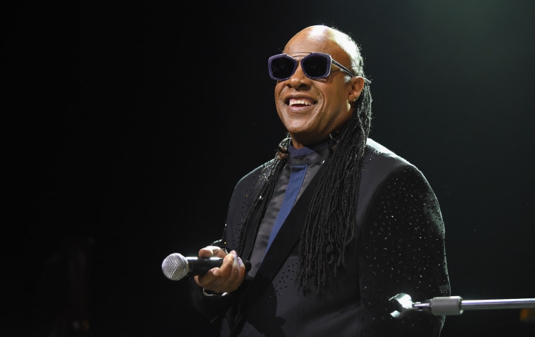 Stevie Wonder announces he will undergo kidney transplant this fall