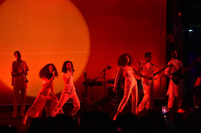 Watch Solange Perform Songs From <I>A Seat At The Table</i> At An Alternative Inauguration Event Called Peace Ball