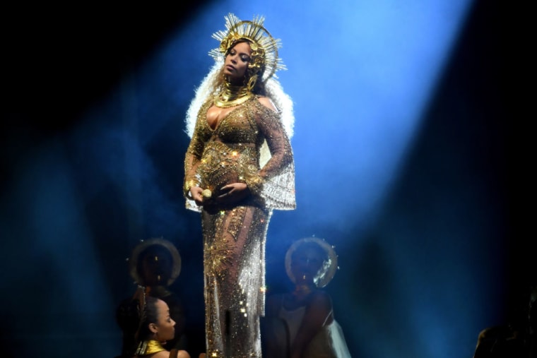 It Took 50 People A Week Straight To Make Beyoncé’s Grammy Dress
