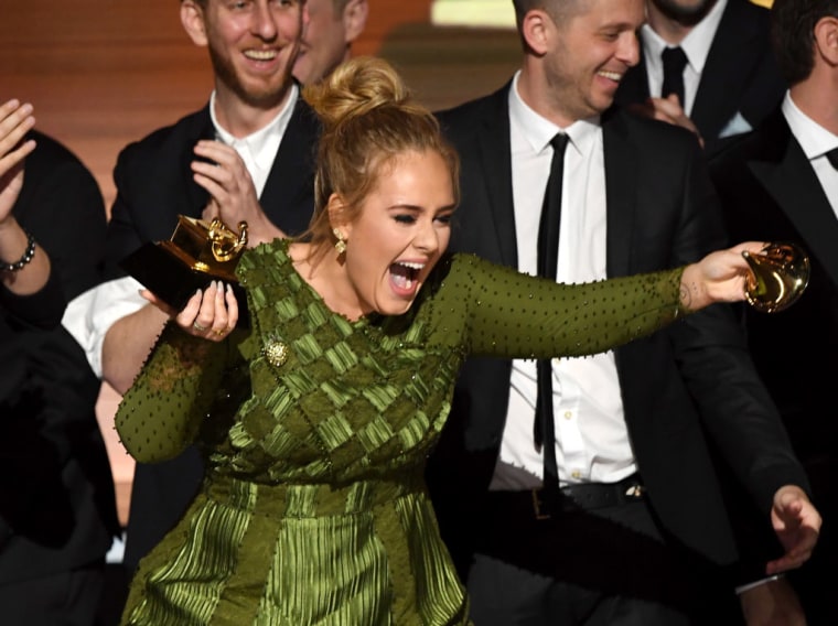 Twitter Is Saying That That Adele Broke Her Album Of The Year Grammy To “Share” With Beyoncé