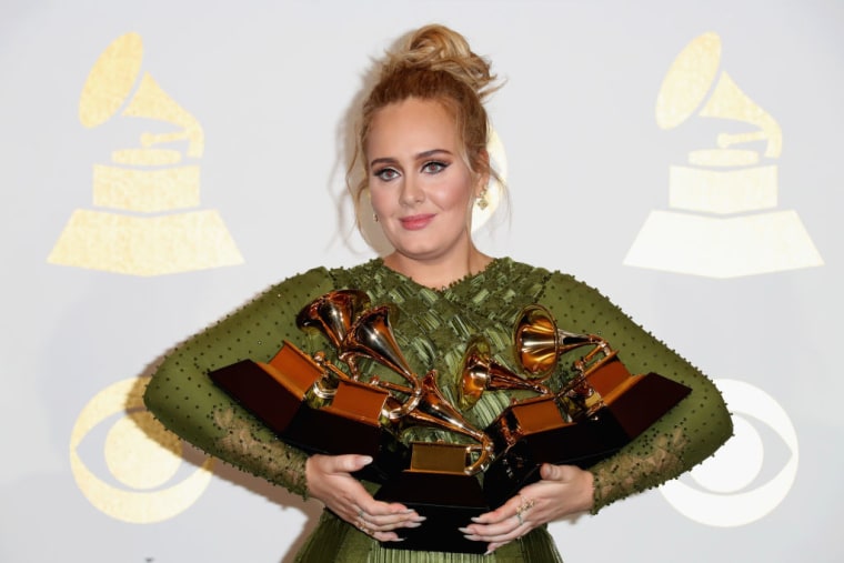 Twitter Is Saying That That Adele Broke Her Album Of The Year Grammy To “Share” With Beyoncé