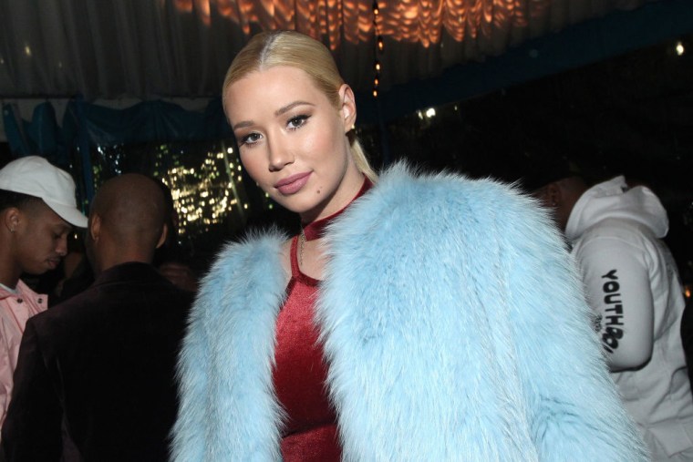  Iggy Azalea issues statement following photo leak