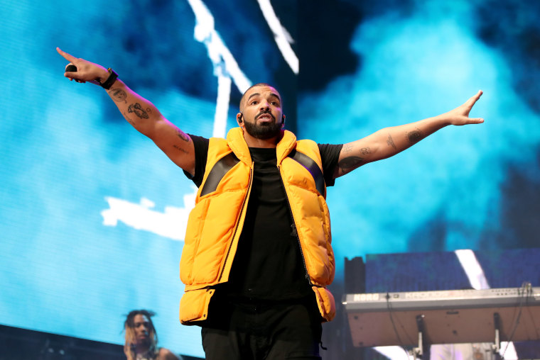 Drake wearing Virgil Abloh hologram at his concert 