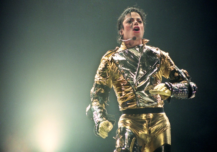 Official Michael Jackson concert films appear on YouTube during <I>Leaving Neverland</i> broadcasts