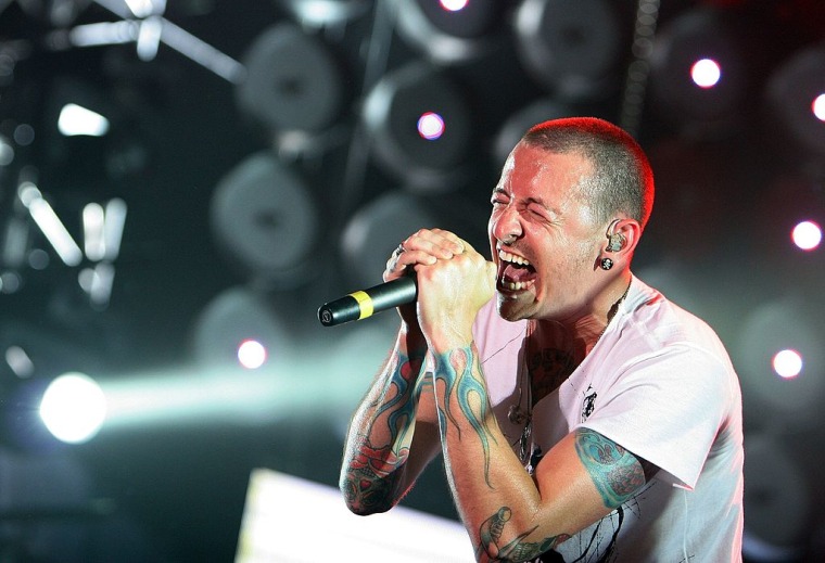 After Chester Bennington's death, Linkin Park returns to the charts