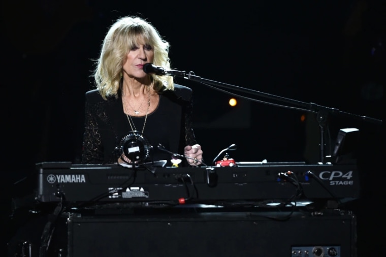 Fleetwood Macs Lindsey Buckingham Pays Tribute To Christine Mcvie