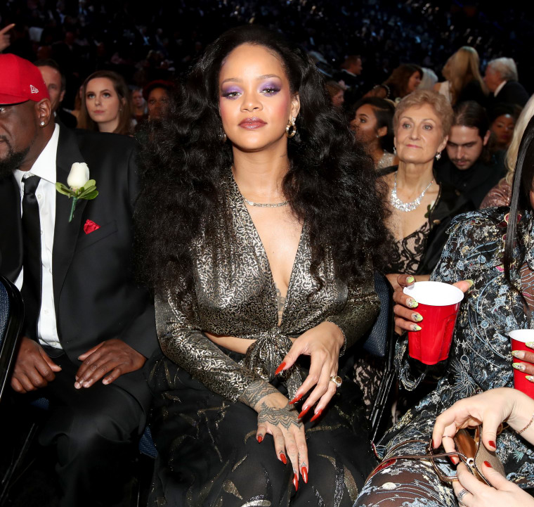 Rihanna tweets support for robbed Howard students