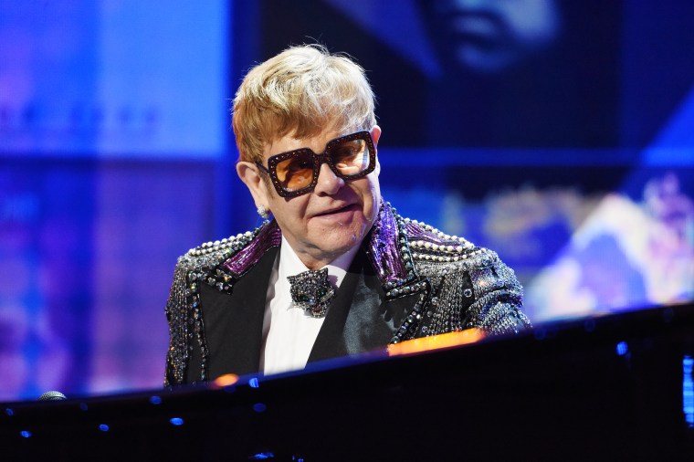 Elton John paid tribute to Mac Miller during concert