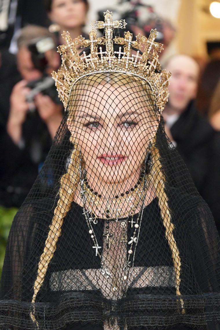 The Met Gala Red Carpet Was Full of Tiaras, Headpieces and More Opulent  Accessories