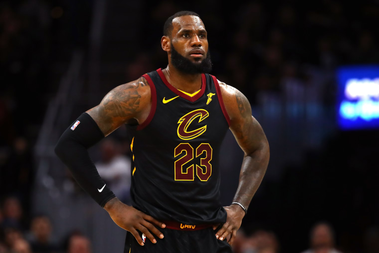 Donald Trump insults LeBron James on Twitter