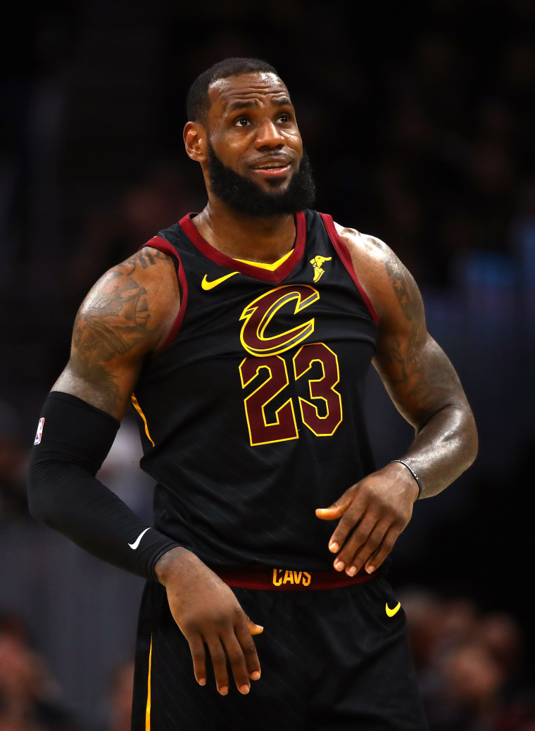 Here are the best tweets about LeBron James moving to Los Angeles