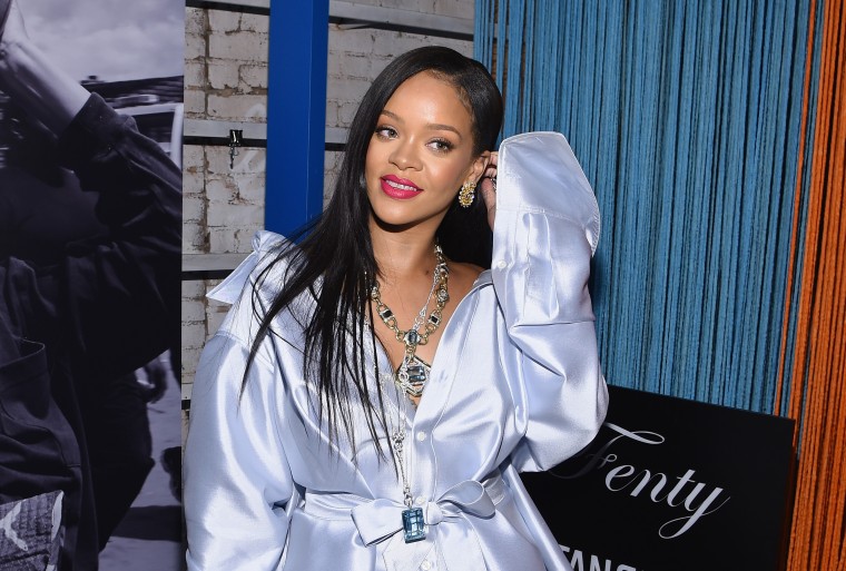 Rihanna on the Super Bowl: “we beefin”
