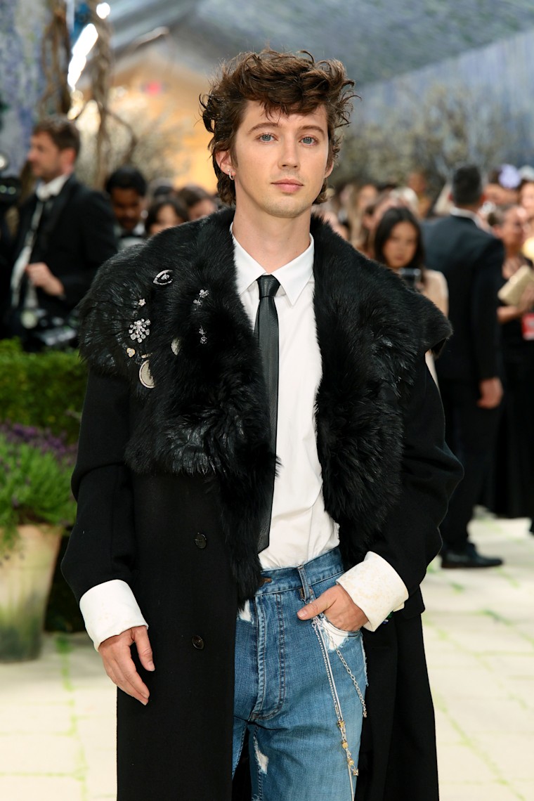 Troye Sivan announces new album <i>She’s the Best</I>