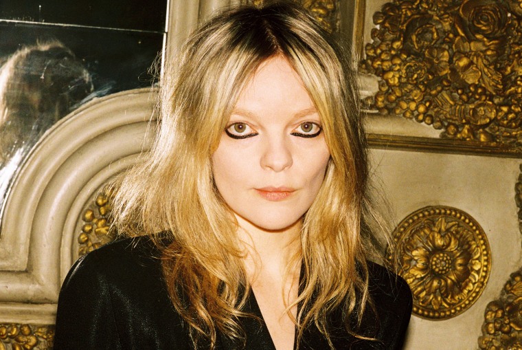 Jessica Pratt shares “Aeroplane” and talks recording her new album <i>Quiet Signs</i>