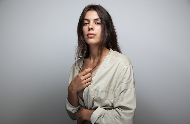 Julie Byrne Debuts “I Live Now As A Singer” An Exquisite Folk Song For Drifters